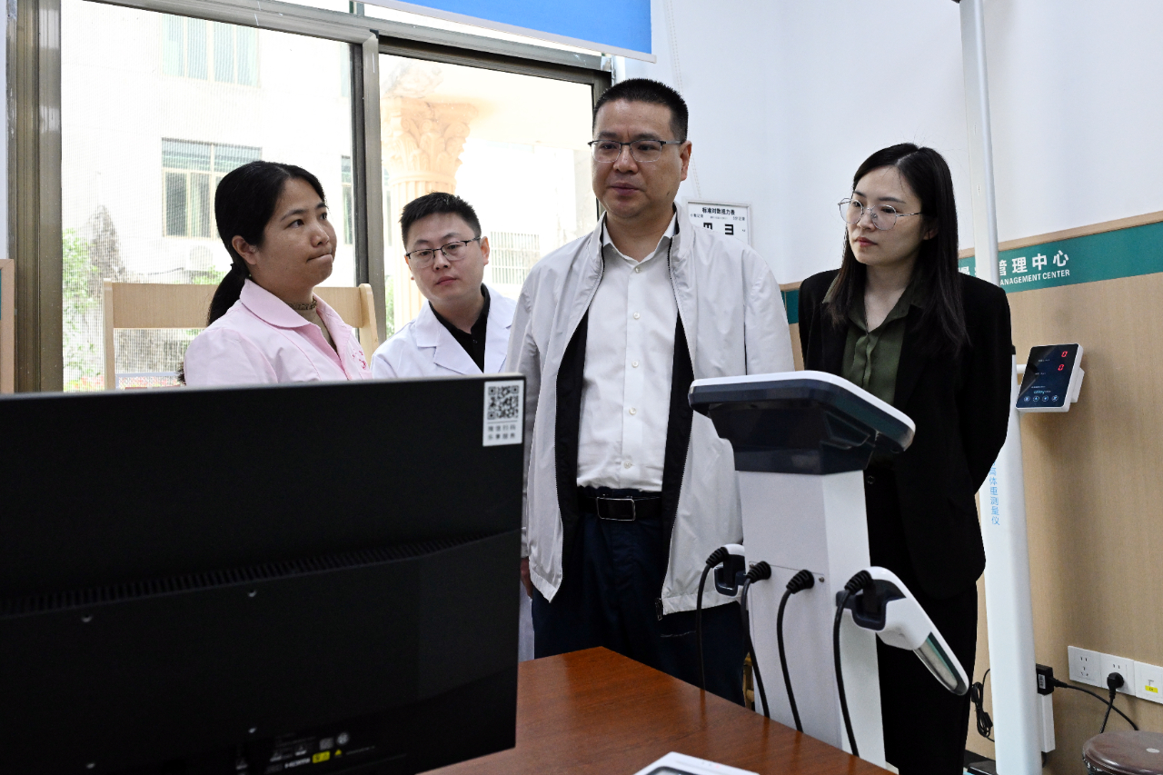 區(qū)委書記彭敏群深入基層調(diào)研樹立和踐行正確政績觀學(xué)習(xí)教育學(xué)查改工作